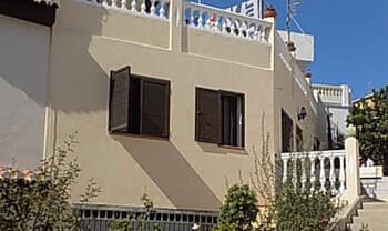 Subasta del 50 % del pleno dominio de vivienda unifamiliar en Almuñécar (Granada)